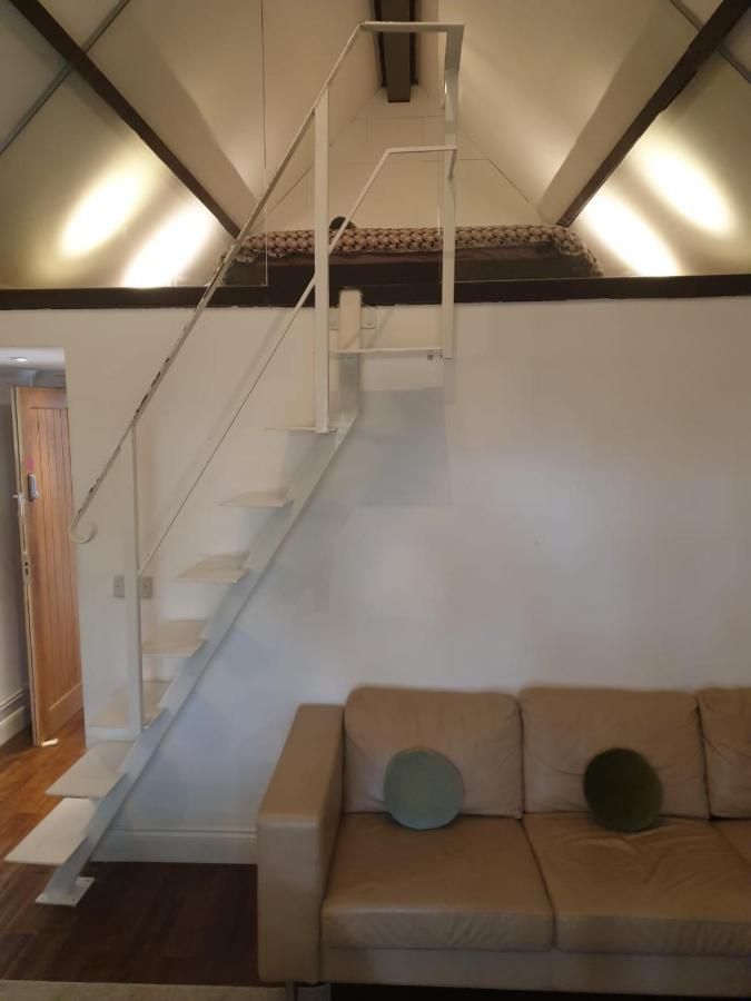 Mezzanine Studio Apartment 런던 외부 사진